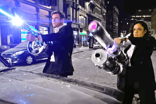 Siyah Giyen Adamlar: Global Tehdit izle